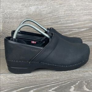 Sanita Pro Textured Black Oiled Leather Women’s 11.5/EU 42 Slip-On Clogs